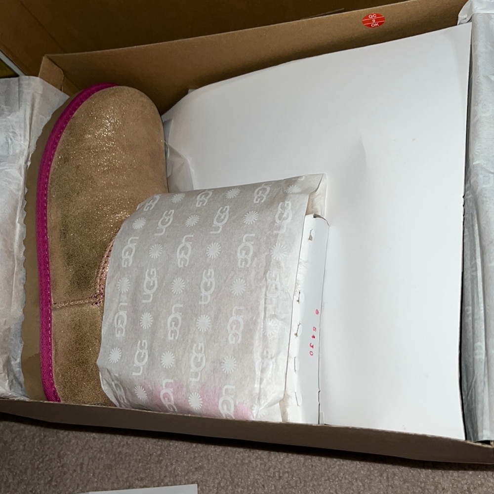 NIB UGG BAILEY BOW II Chestnut Fuchsia SHIMMER boots (38) - Picture 4 of 6